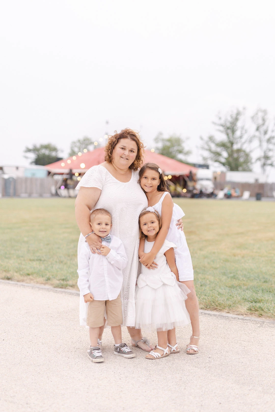 bonheur sourire enfant rose robe